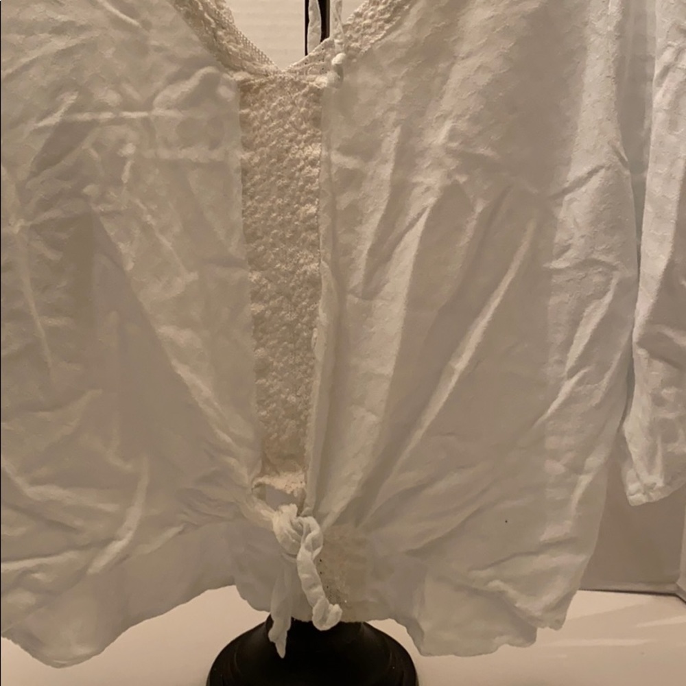 White top - Picture 2 of 3